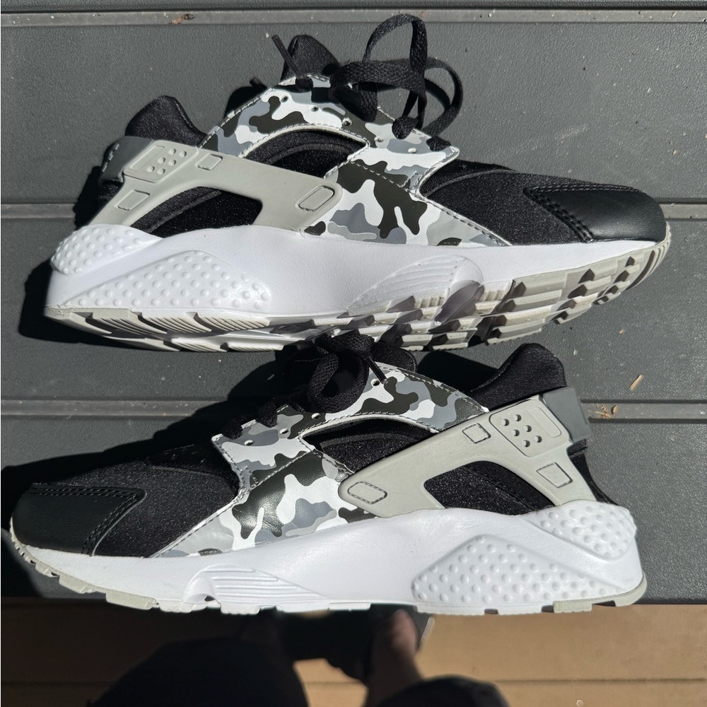 Nike Air Huarache Run Womens Shoes SZ 7Y/8.5W Black Leopard Print White - Picture 3 of 7